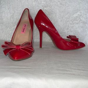 Red "Reload" Patent Leather Bow Heels Pointed Toe